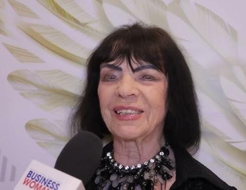 Sława Przybylska na scenie we wczesnych latach kariery.