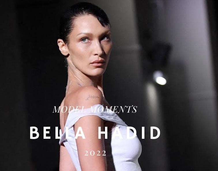 Bella Hadid na wybiegu podczas pokazu mody.