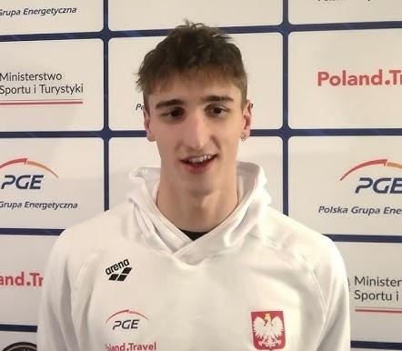 Ksawery Masiuk podczas wyścigu stylem grzbietowym