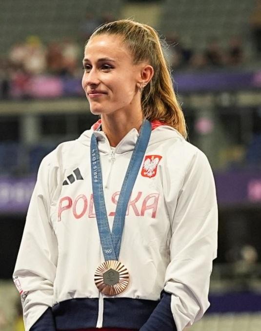 Natalia Bukowiecka z medalami zdobytymi na międzynarodowych zawodach