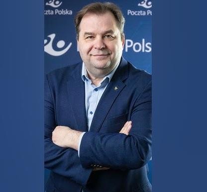 Sebastian Mikosz w środowisku pracy, omawiający strategię.