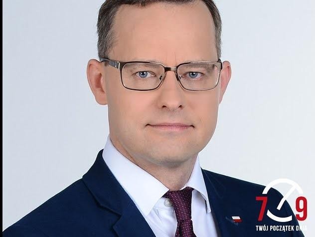 Marcin Romanowski w budynku Sejmu lub ministerstwa.