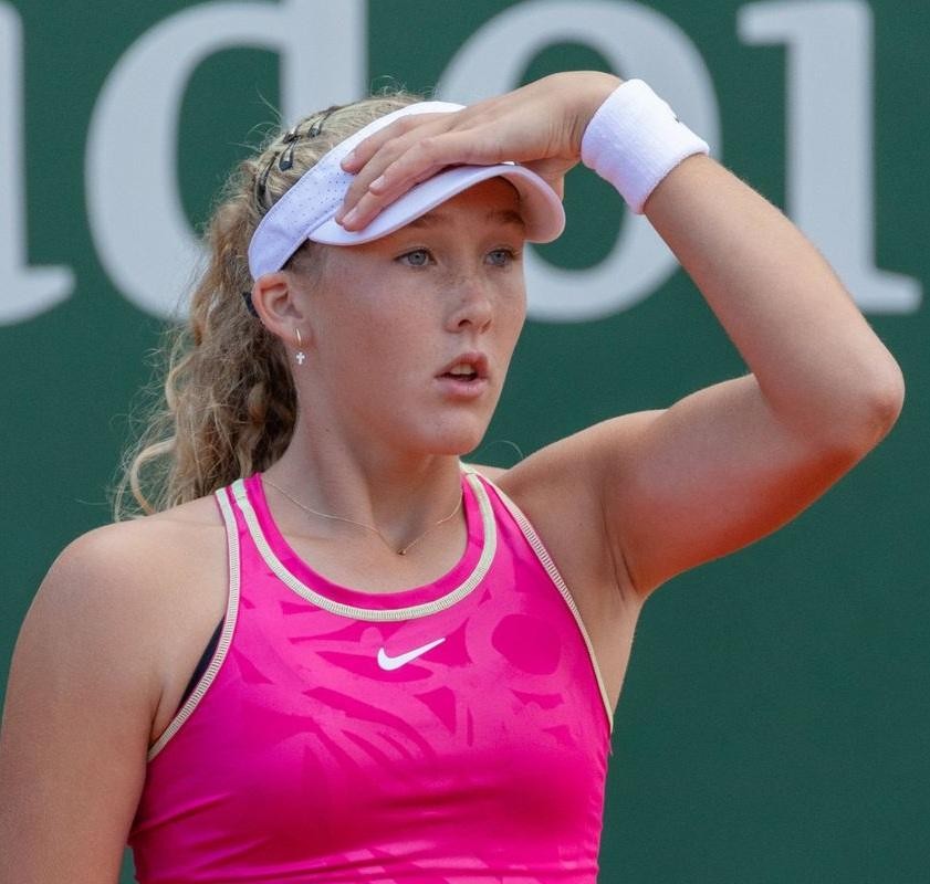 Mirra Andriejewa w akcji podczas meczu tenisowego WTA.